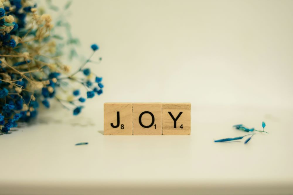 Tiles spell "joy." Tiles spell "joy."
