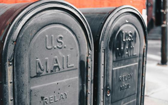 Two U.S. mail relay mailboxes (Unsplash/Ethan Hoover)
