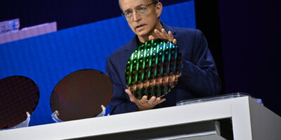 AI PC tech: Intel CEO Pat Gelsinger holds up a wafer from Intel's 18A production node, which he said remains on track to be manufacturing-ready in the second half of 2024. He displayed the wafer on Tuesday, Sept. 19, 2023, at intel Innovation in San Jose, California. (Credit: Intel Corporation)