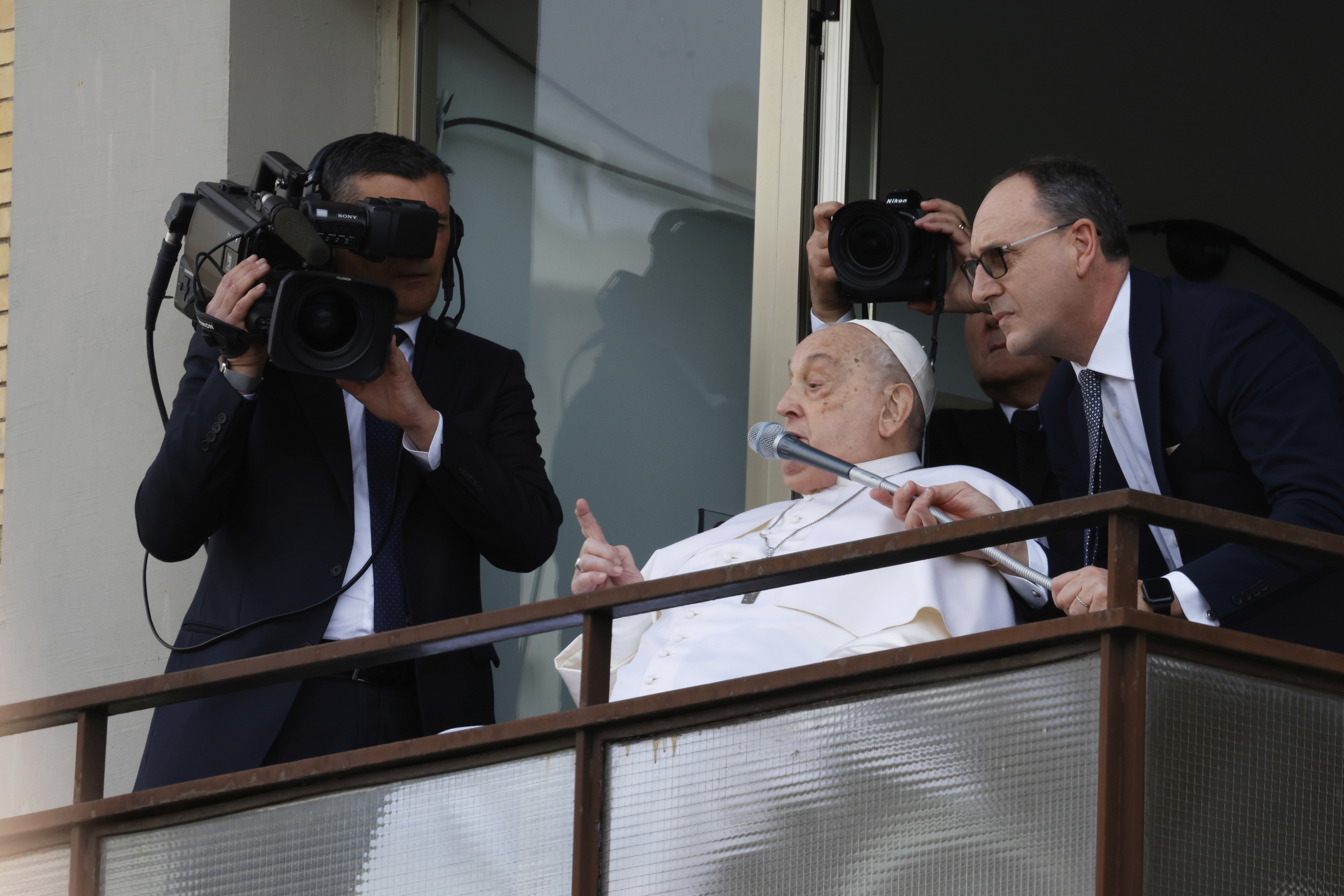Pope Francis appears at a window of the Agostino Gemelli Polyclinic in Rome, Sunday, March 23, 2025, where he has been treated for bronchitis and bilateral pneumonia since Feb. 14. (AP Photo/Riccardo De Luca) Pope Francis appears at a window of the Agostino Gemelli Polyclinic in Rome, Sunday, March 23, 2025, where he has been treated for bronchitis and bilateral pneumonia since Feb. 14. (AP Photo/Riccardo De Luca)